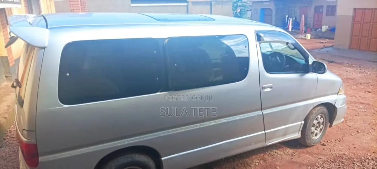 Toyota Grand HiAce 2000 Silver