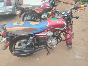 TVS HLX 125 2023 Red