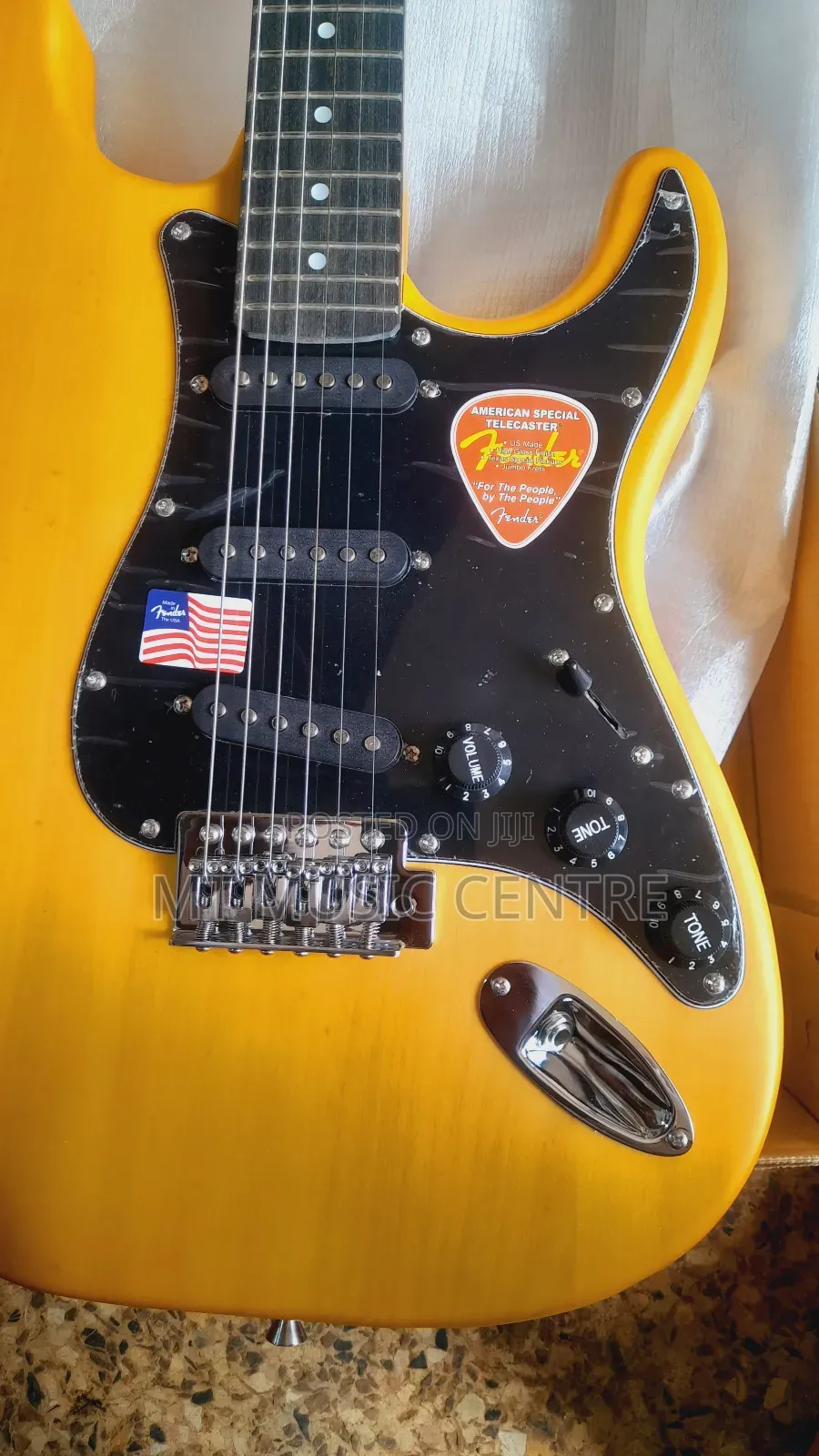 Right-Handed Fender 6 String Electric Sole Guitar