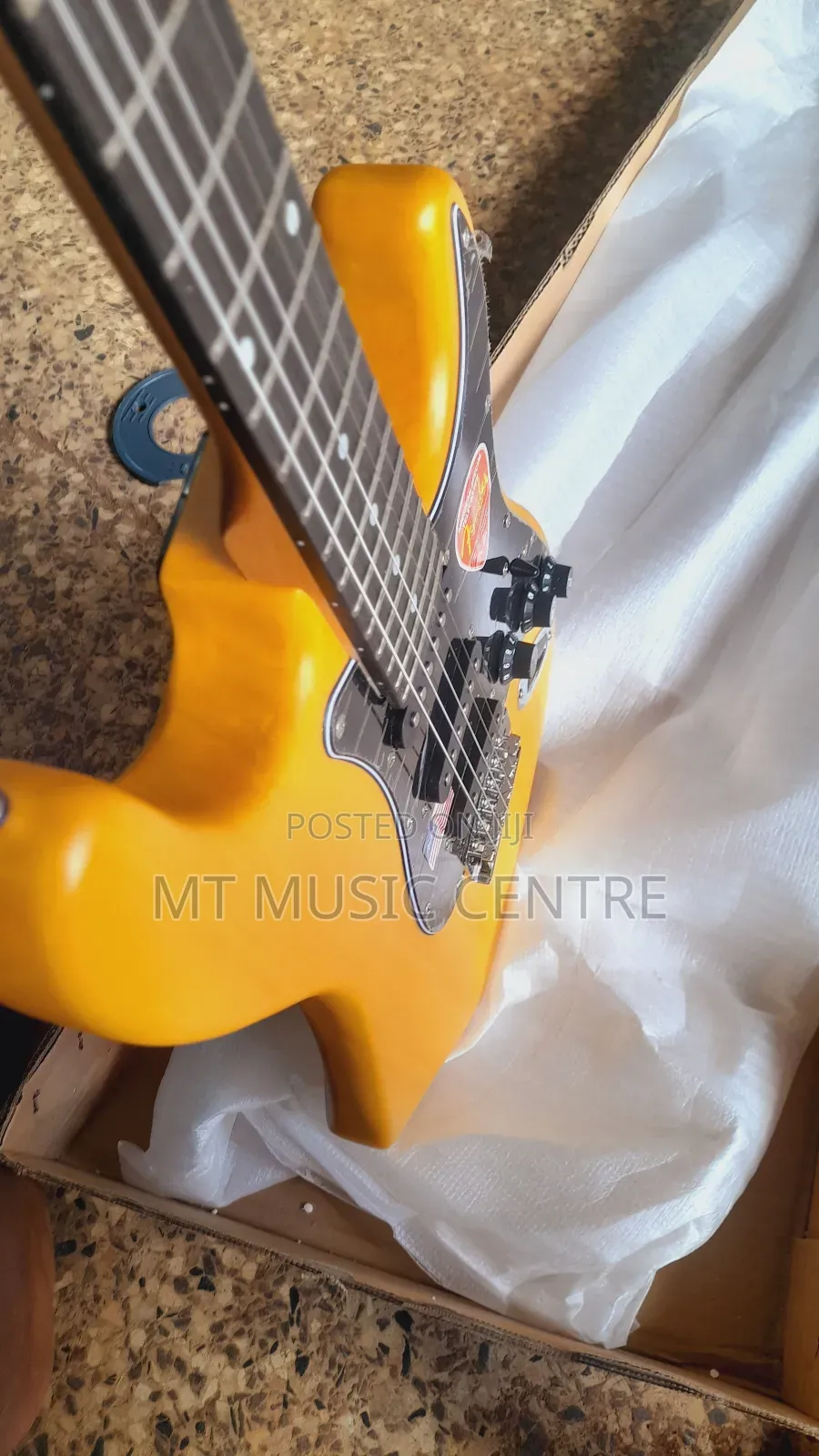 Right-Handed Fender 6 String Electric Sole Guitar