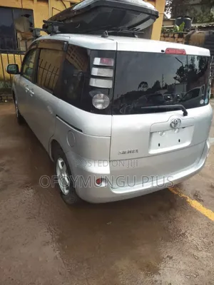 Photo - Toyota Sienta 2009 Silver