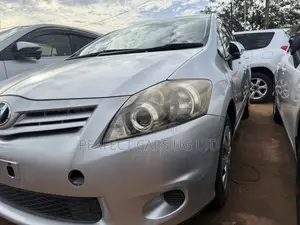 Toyota Auris 2011 Silver