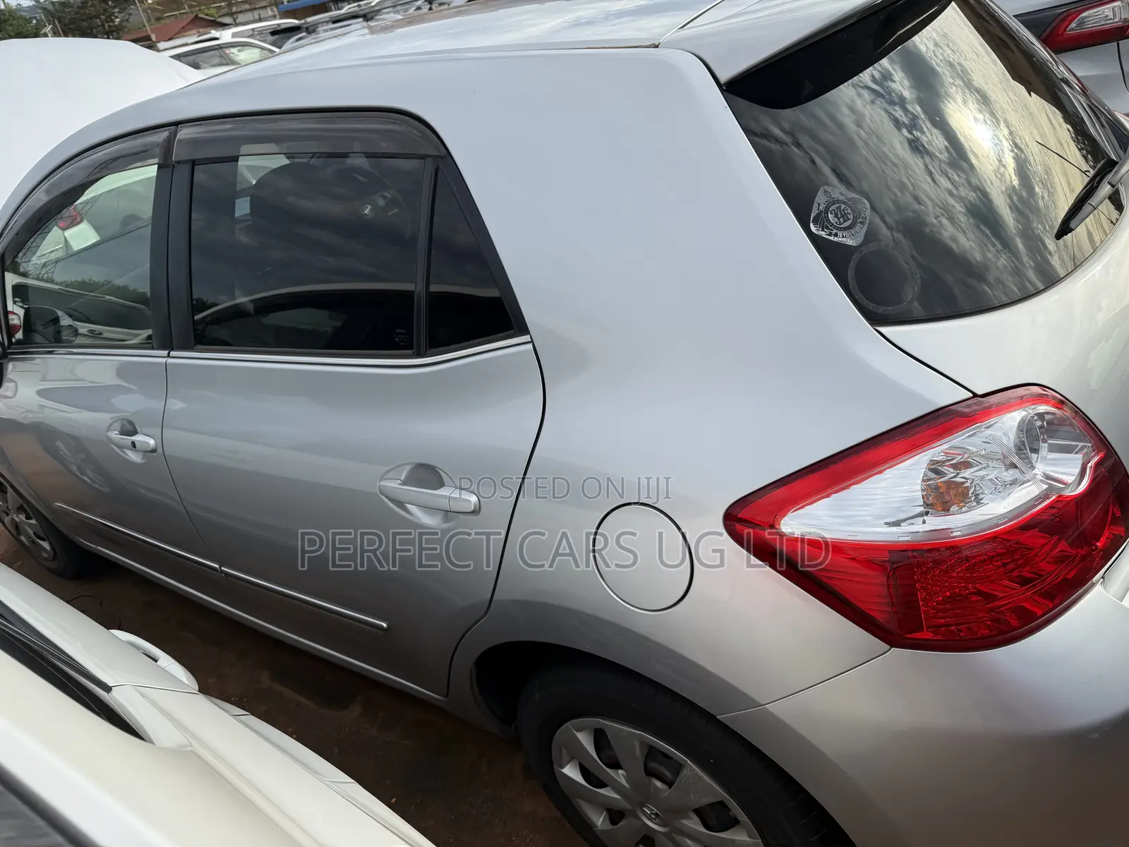 Toyota Auris 2011 Silver
