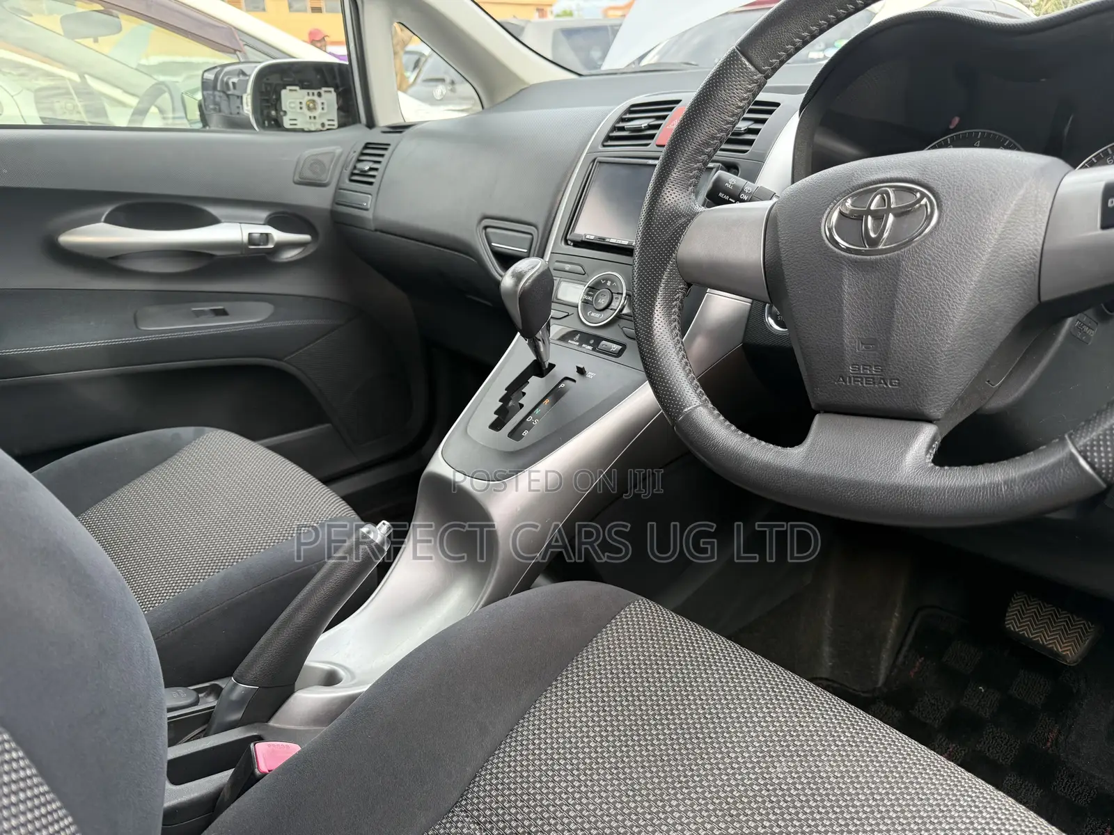 Toyota Auris 2011 Silver