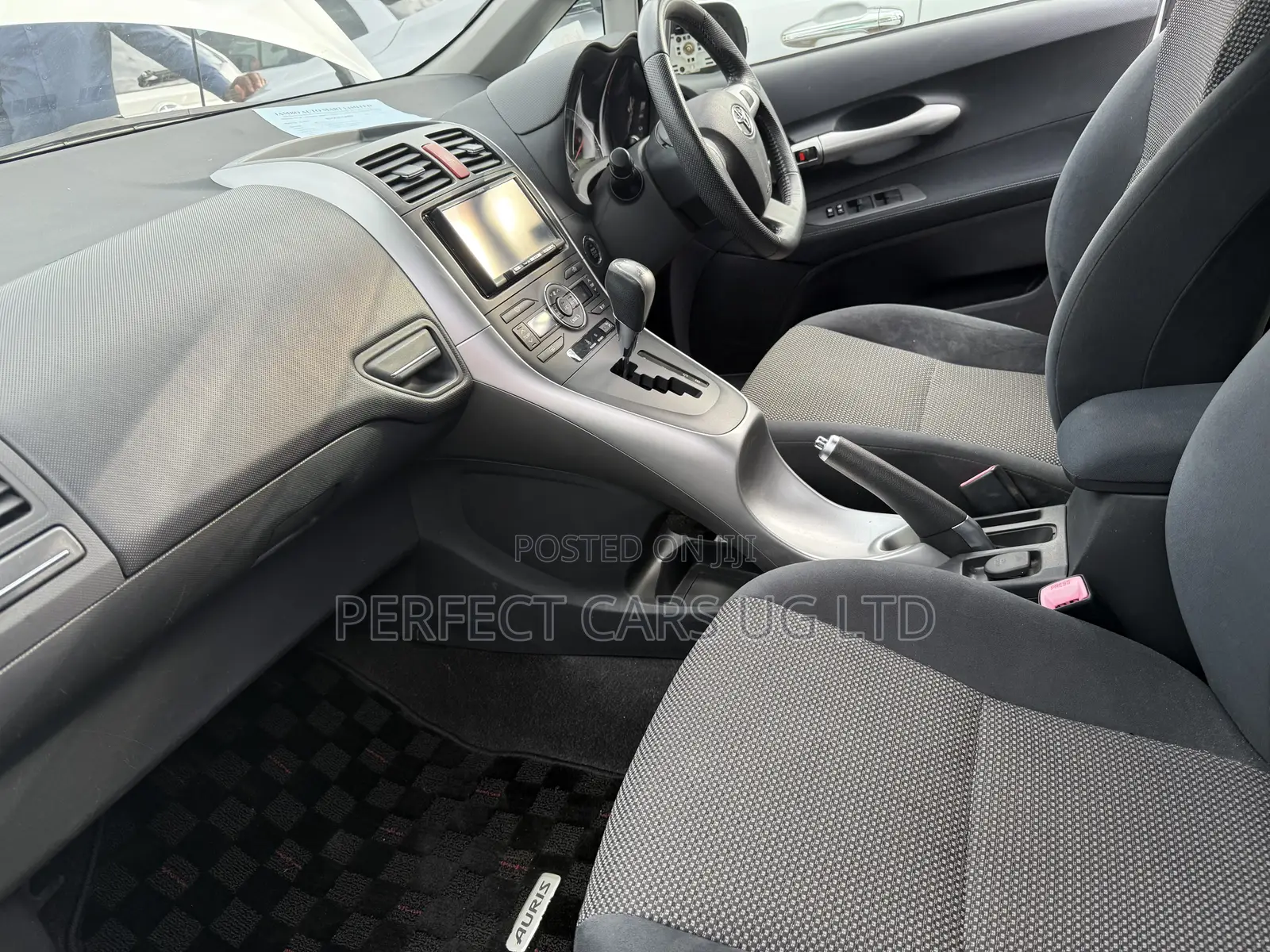 Toyota Auris 2011 Silver