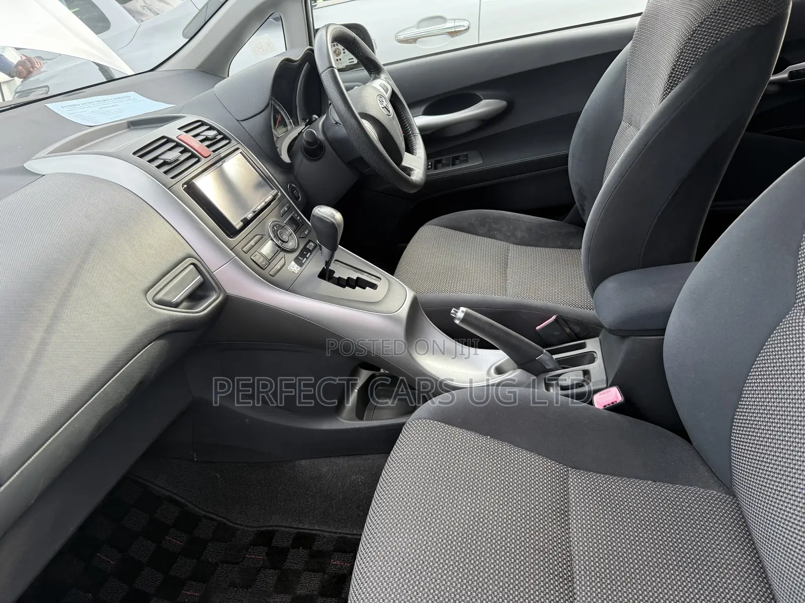 Toyota Auris 2011 Silver