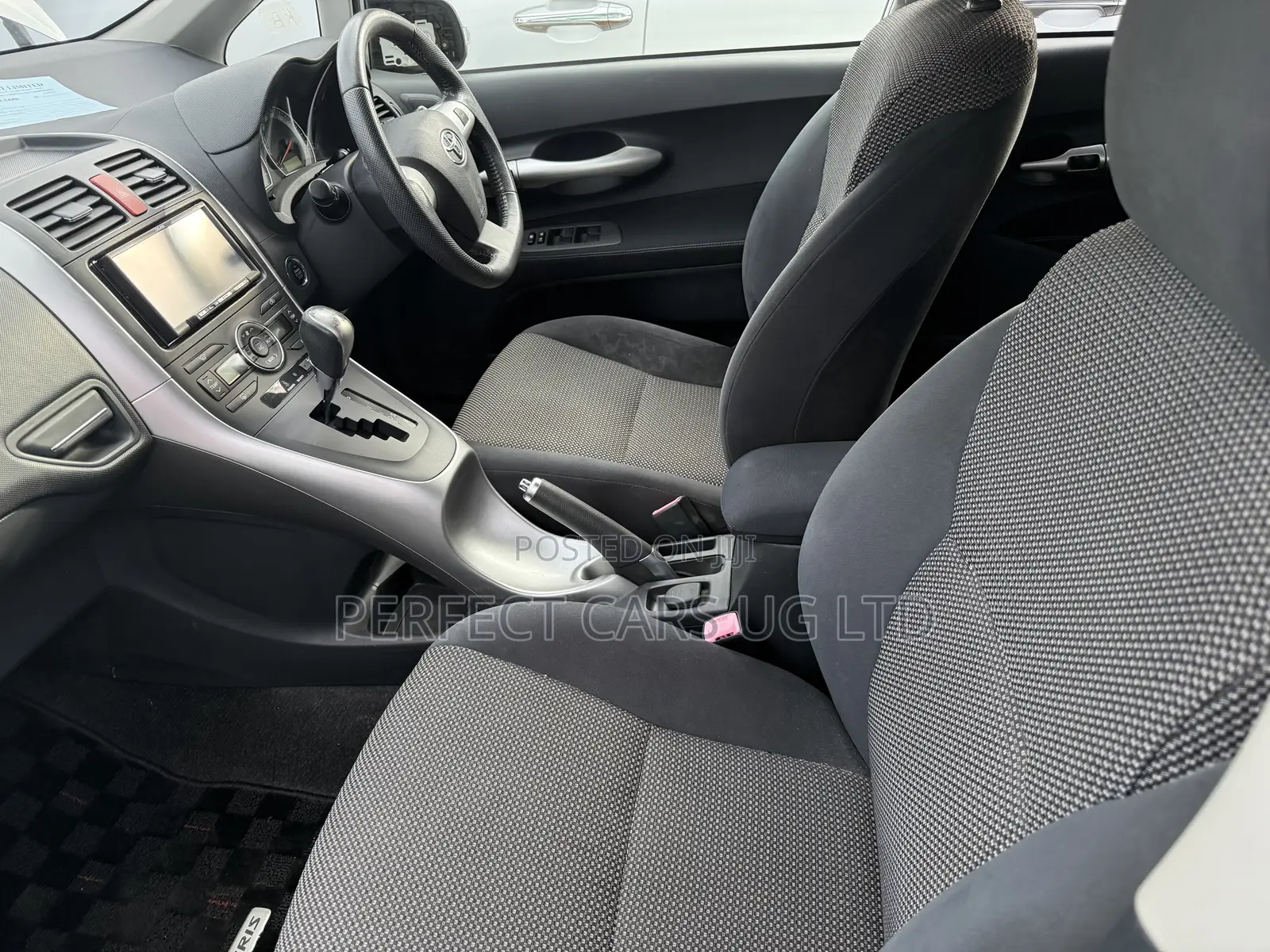 Toyota Auris 2011 Silver