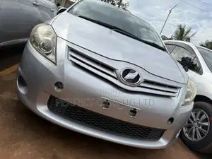 Toyota Auris 2011 Silver