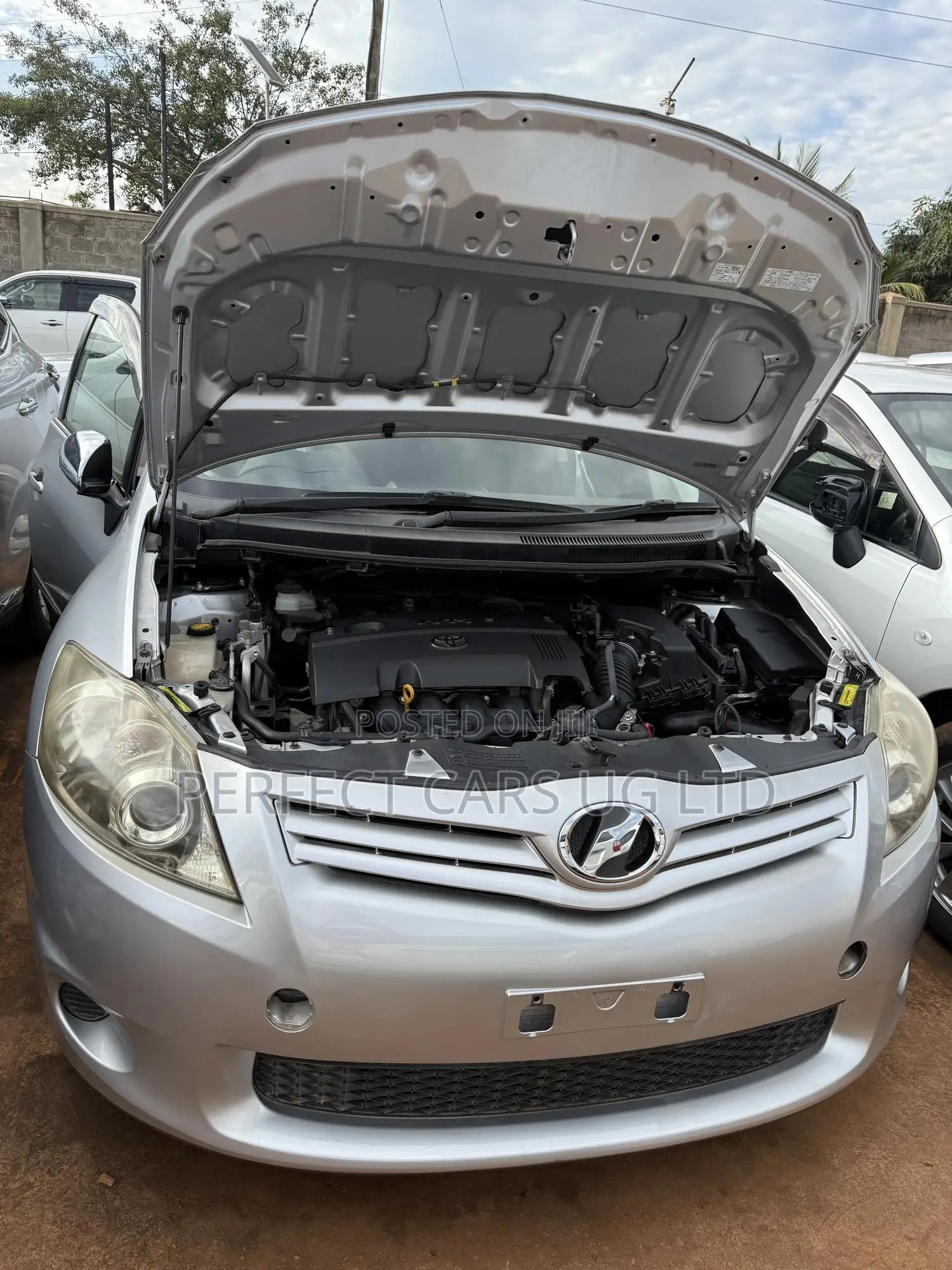 Toyota Auris 2011 Silver