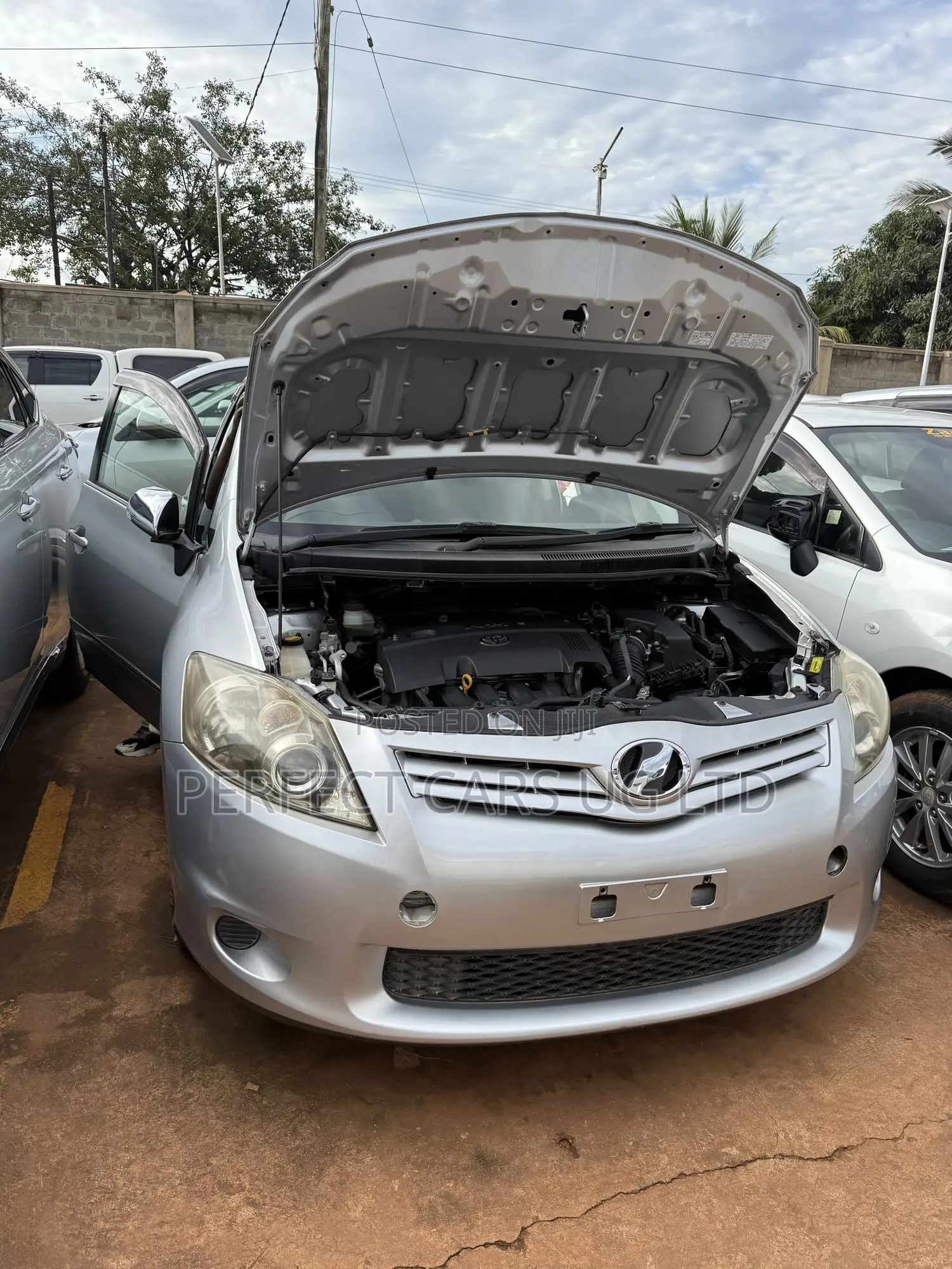 Toyota Auris 2011 Silver