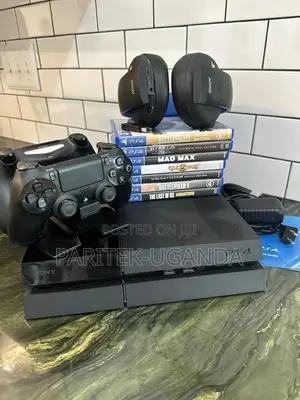 Am Selling My Ps4 With 10 Games/500gb HDD/02 Controllers