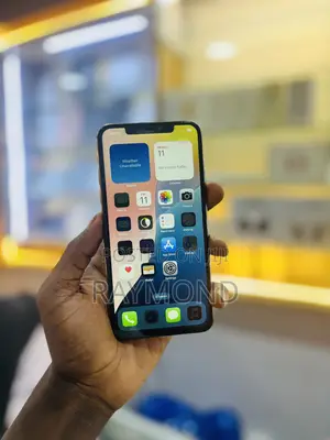 Photo - Apple iPhone 11 Pro Max 64 GB Gold