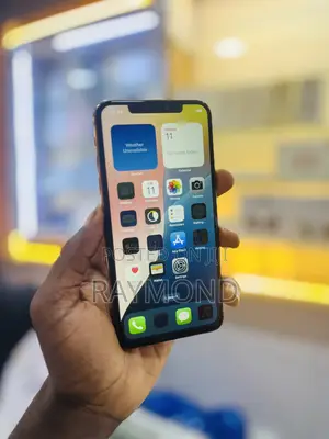 Photo - Apple iPhone 11 Pro Max 256 GB Gold