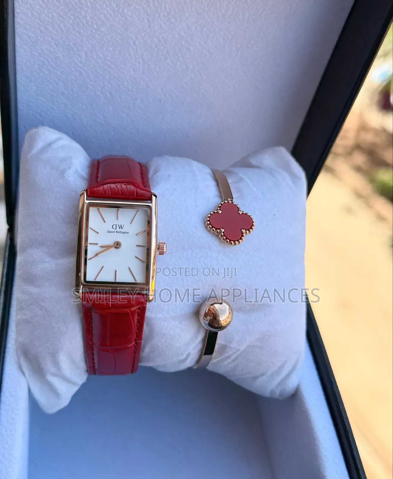 Dw Original Ladies Wrist Watch With a Bracelet Red Strapped