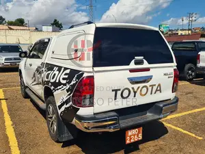 Toyota Hilux 2019 White