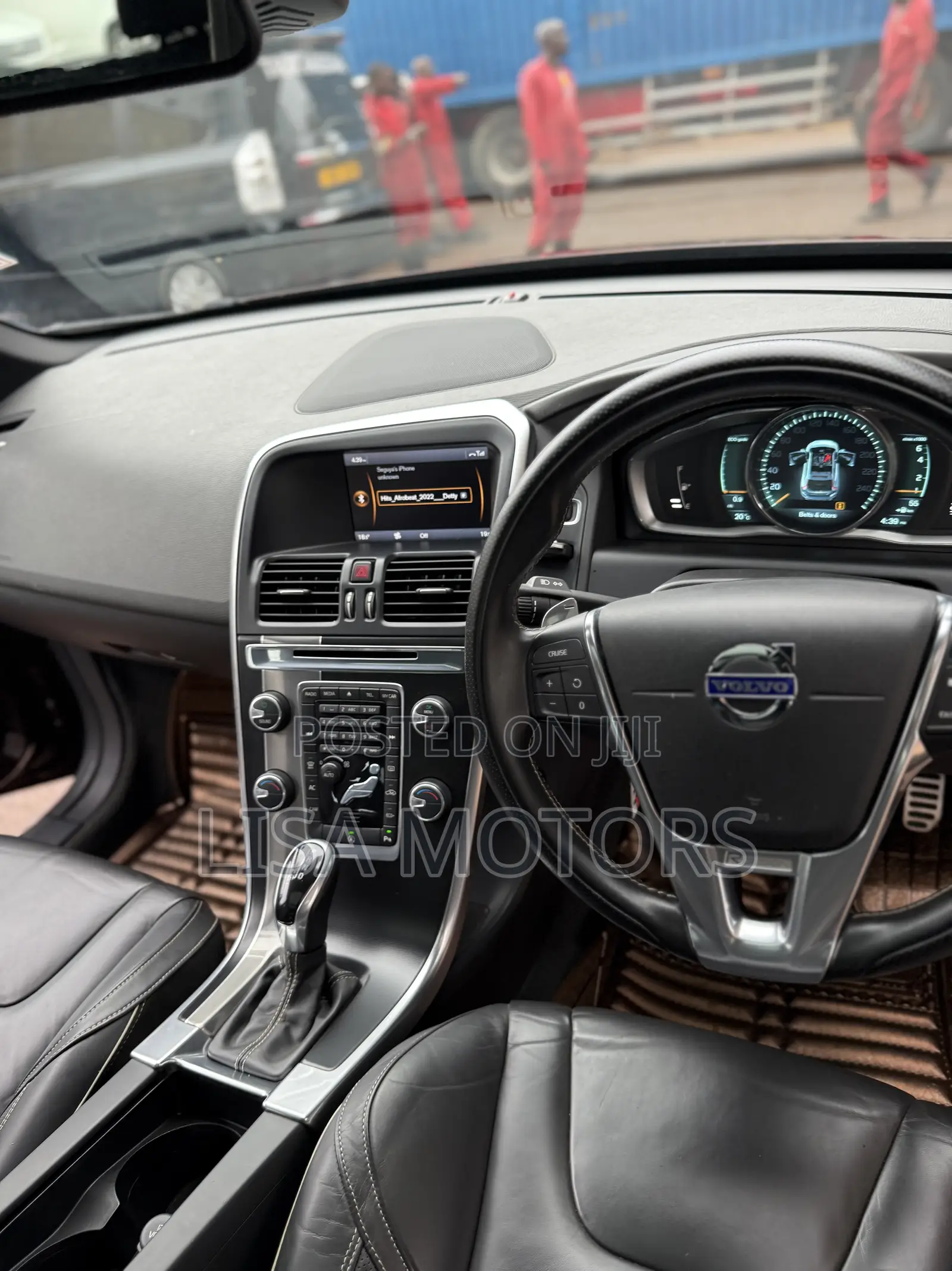 Volvo XC60 T6 R-Design AWD 2015 Brown