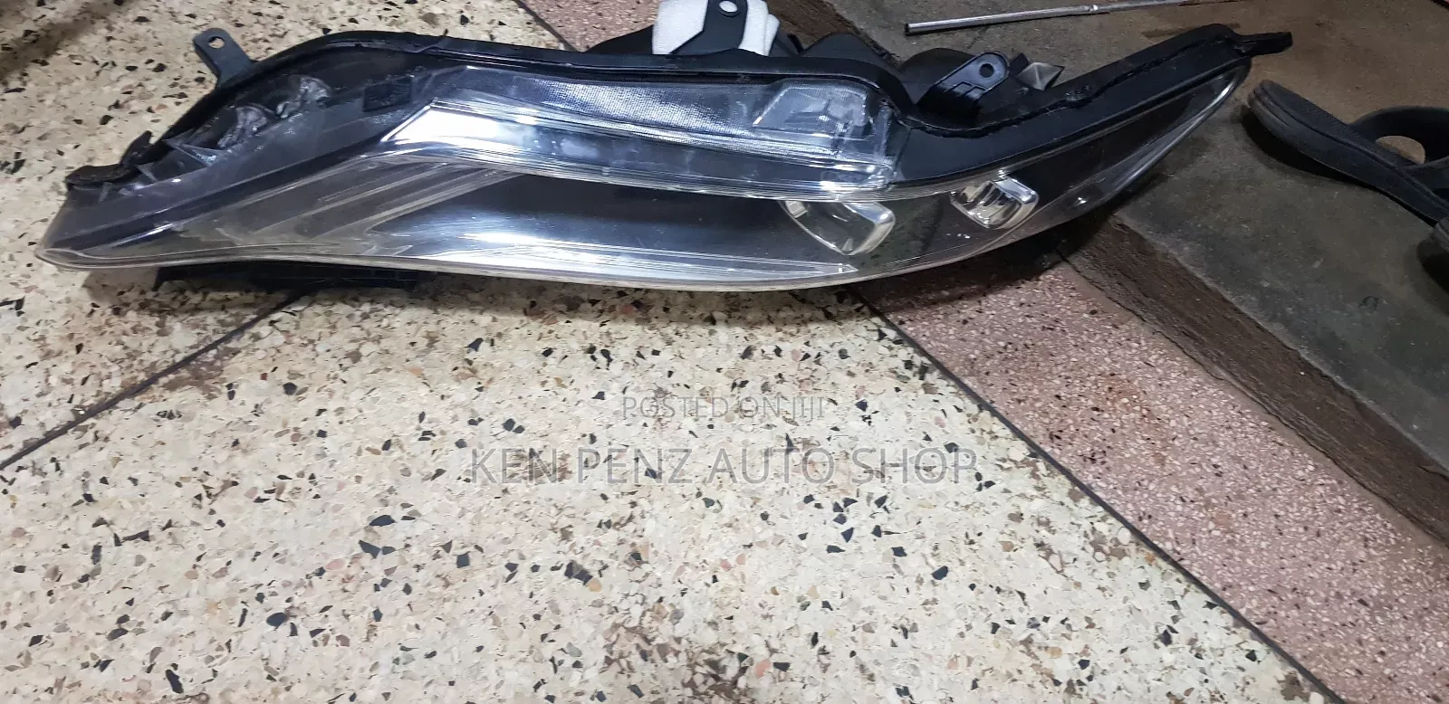 Headlamp for Harrier Hybrid 2015