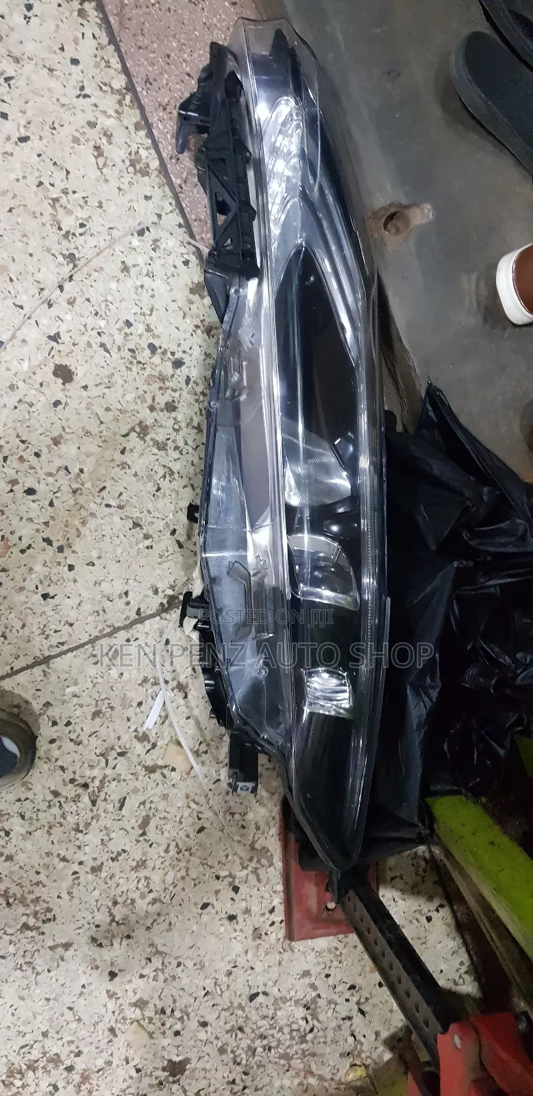 Headlamp for Harrier Hybrid 2015