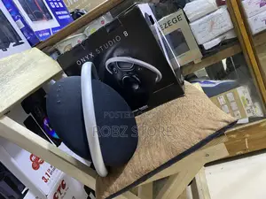 Photo - JBL Studio 8
