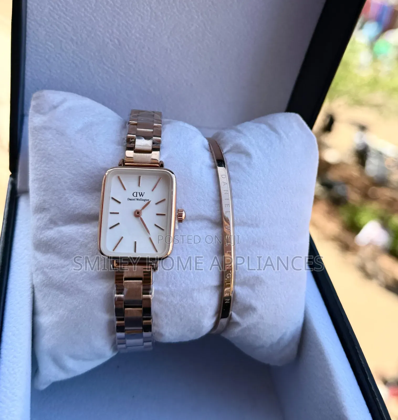 White Face Daniel Wellington Women's Watch With a Bracelet