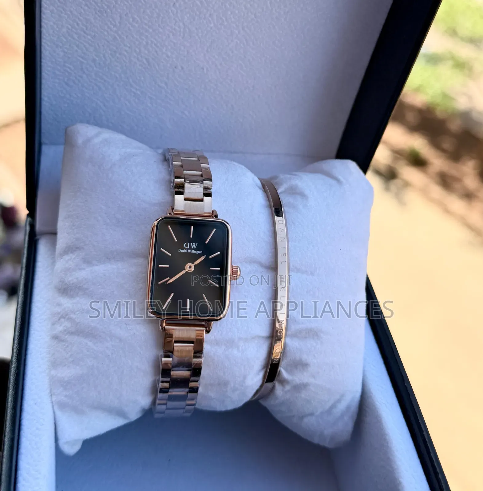 Daniel Wellington Women's Watch With a Bracelet Black Face