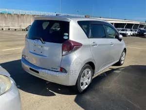 Toyota Ractis 2012 Silver