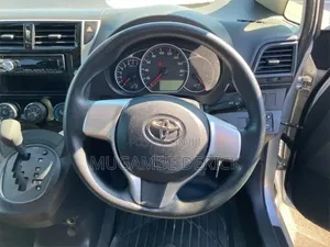 Toyota Ractis 2012 Silver