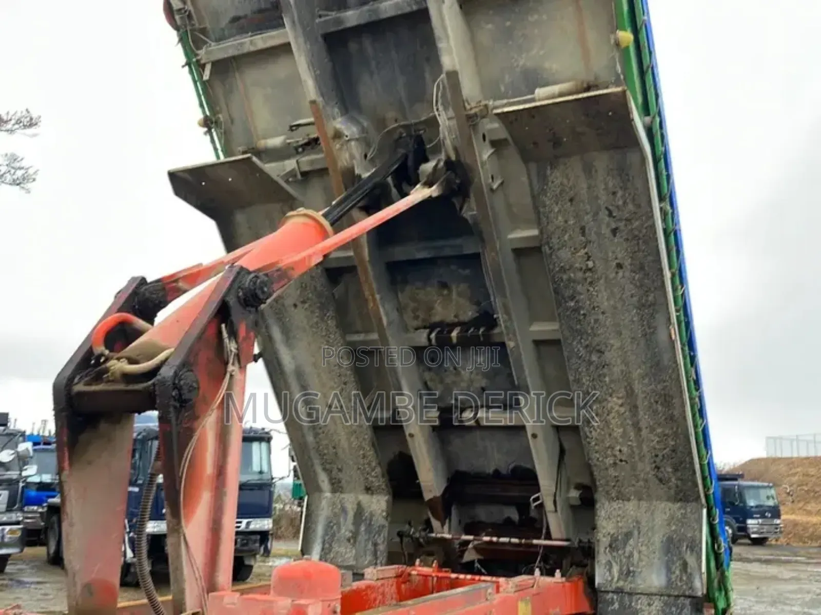 Hino Dumper