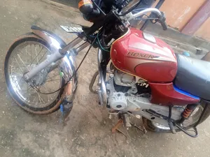 Bajaj Boxer 100 2024 Red