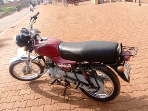 Bajaj Boxer 100 2024 Red