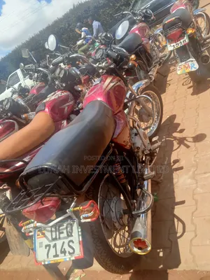 Bajaj Boxer 100 2024 Red