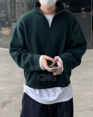 Kambo Short Zip Sweater