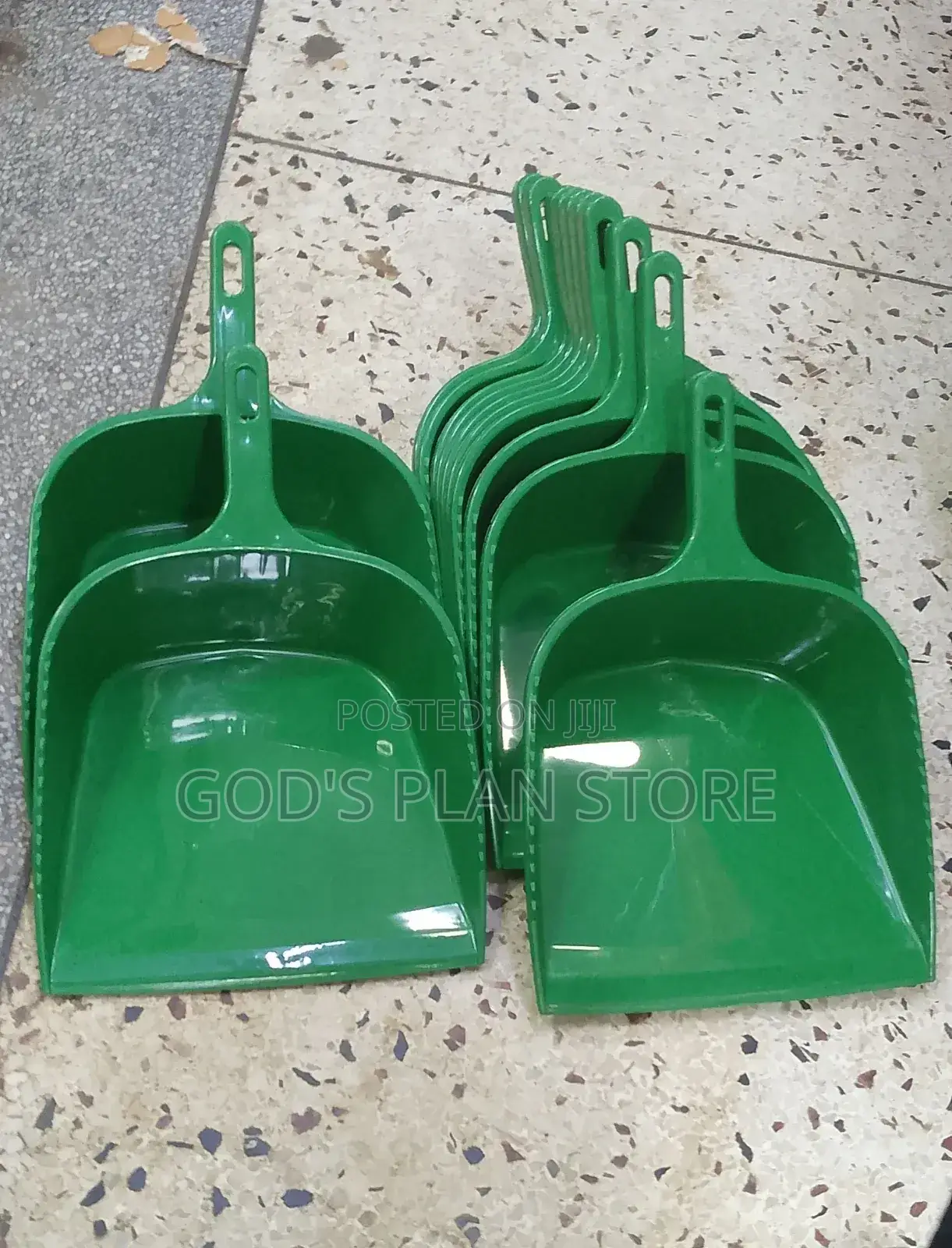 Plastic Dust Pans