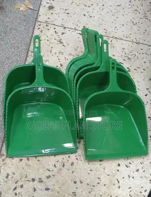 Plastic Dust Pans