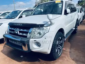 Photo - Mitsubishi Pajero 2012 White