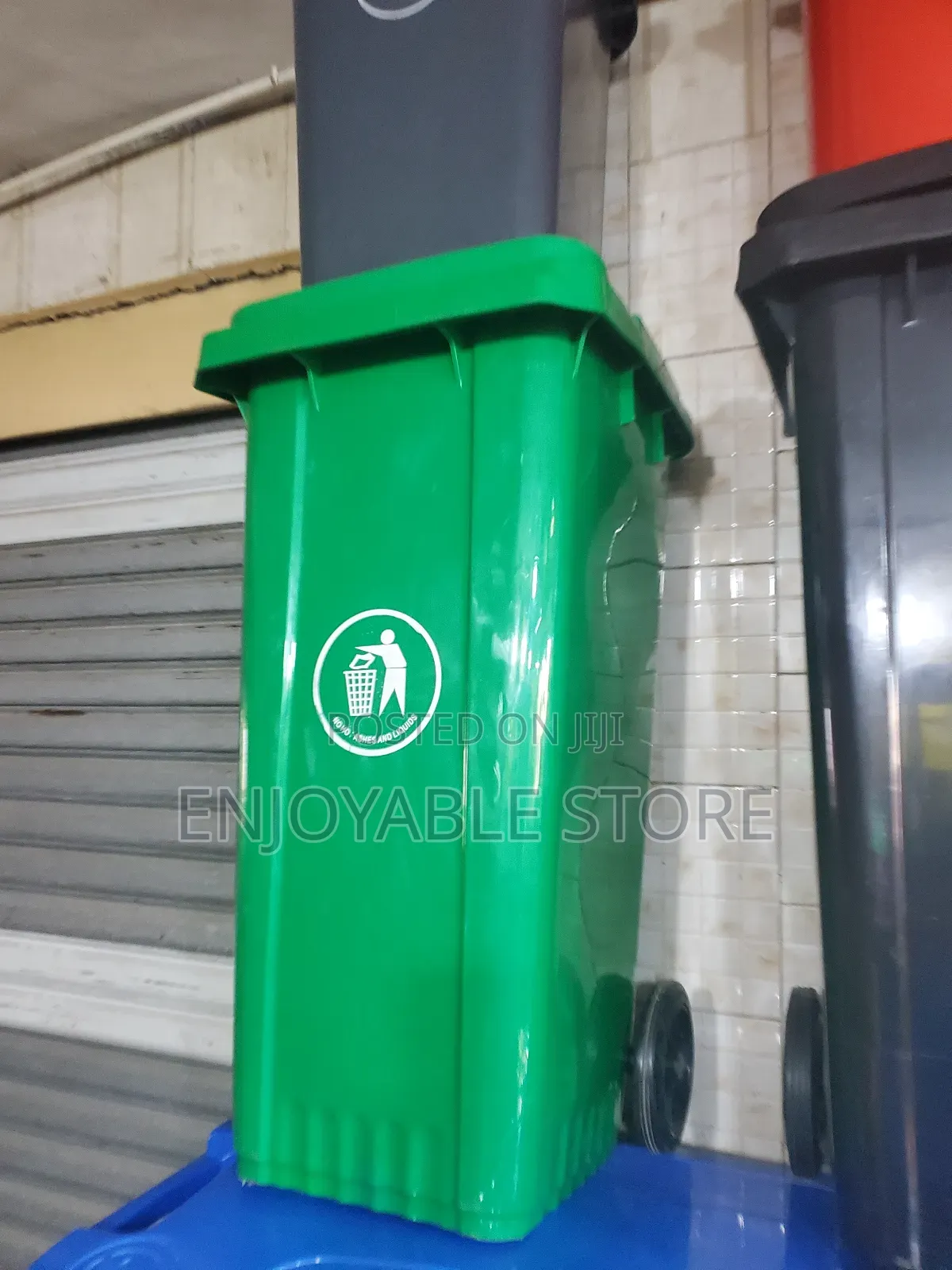 Outdoor Plastic Dust Bins 120ltrs