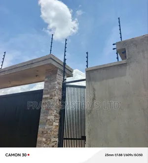 Electric Fence With Energizer