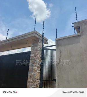 Electric Fence With Energizer