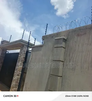 Electric Fence With Energizer