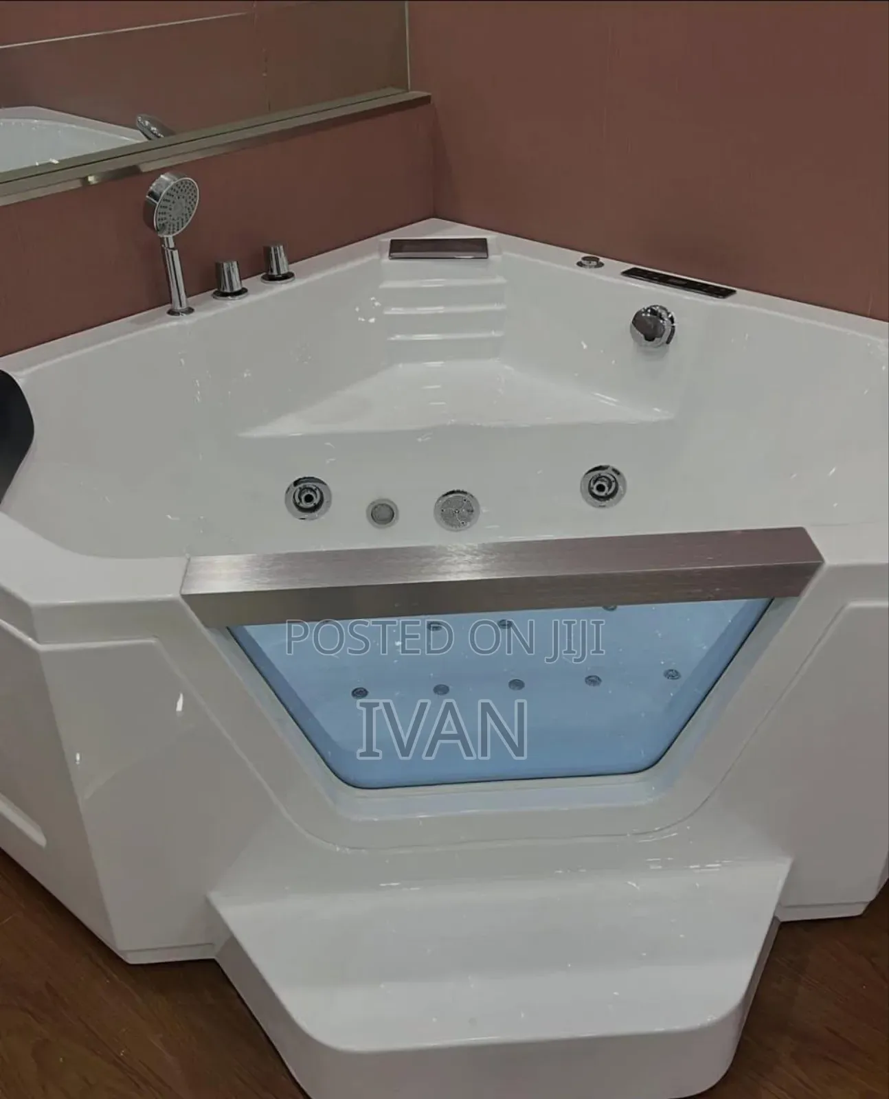 Corner Jacuzzi 7