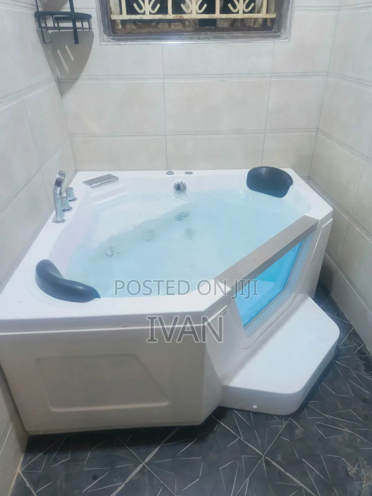 Corner Jacuzzi 7