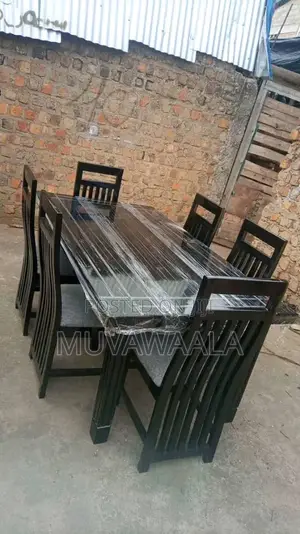 Kamoki Dinning Table