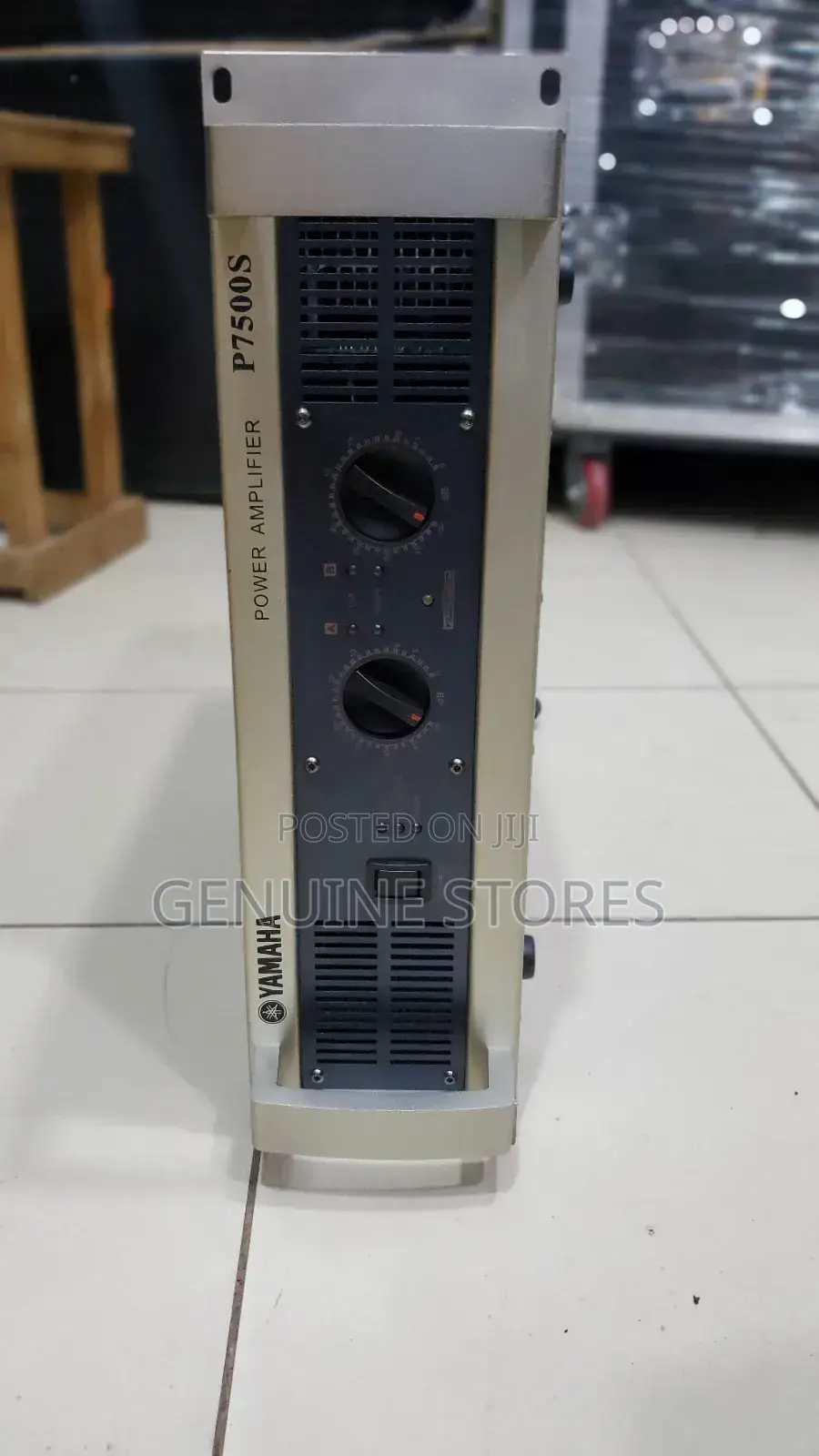 Yamaha Power Amp P7500s With a Button.