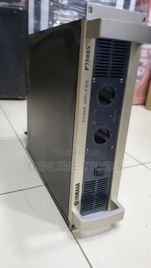 Yamaha Power Amp P7500s With a Button.