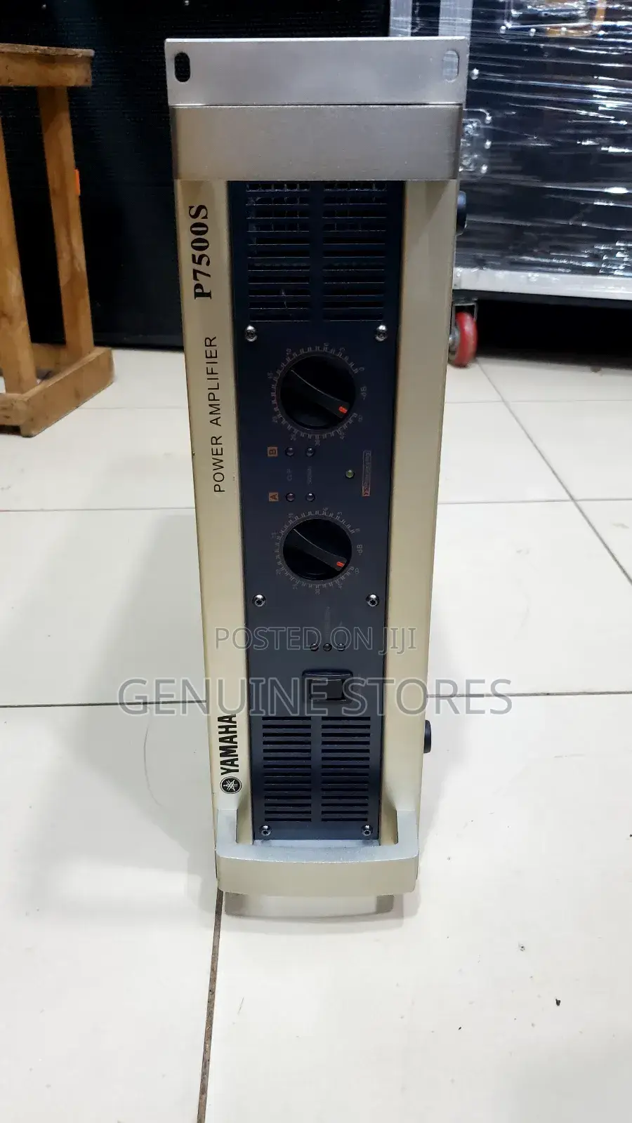Yamaha Power Amp P7500s With a Button.
