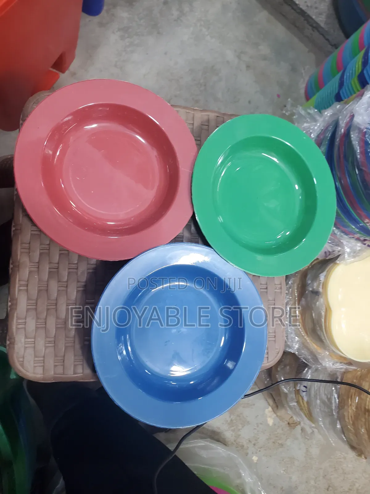 Small Cake Plates Plastic for Serving