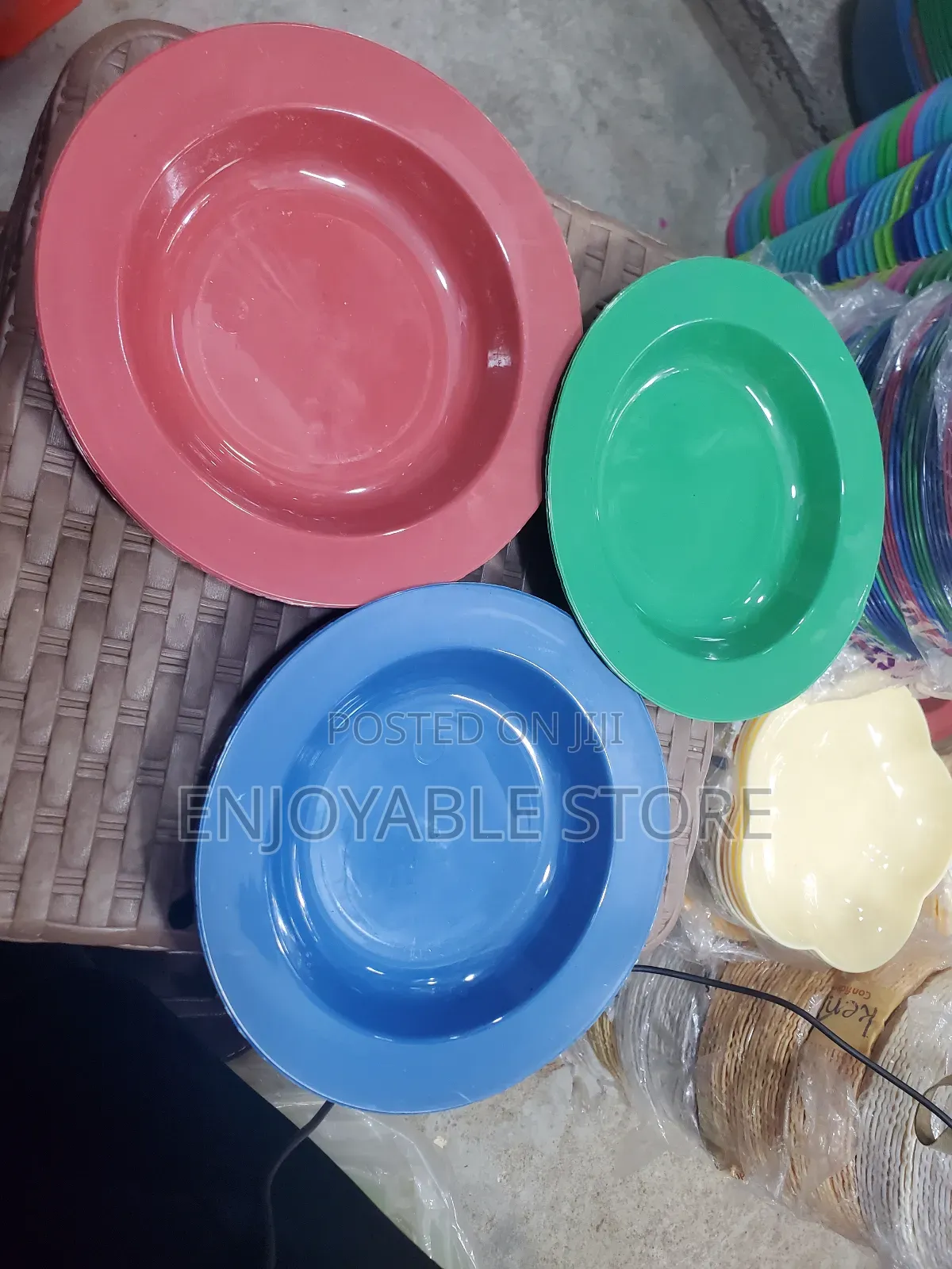 Small Cake Plates Plastic for Serving