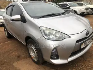 Photo - Toyota Aqua 2013 Silver