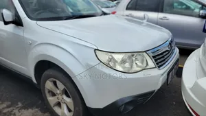 Photo - Subaru Forester 2011 White