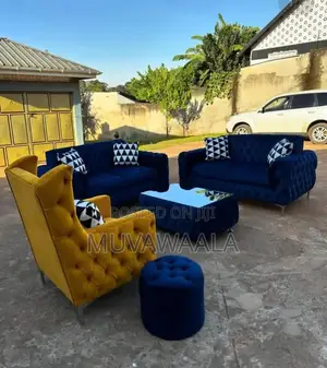 Bdrone Chester Field Sofa